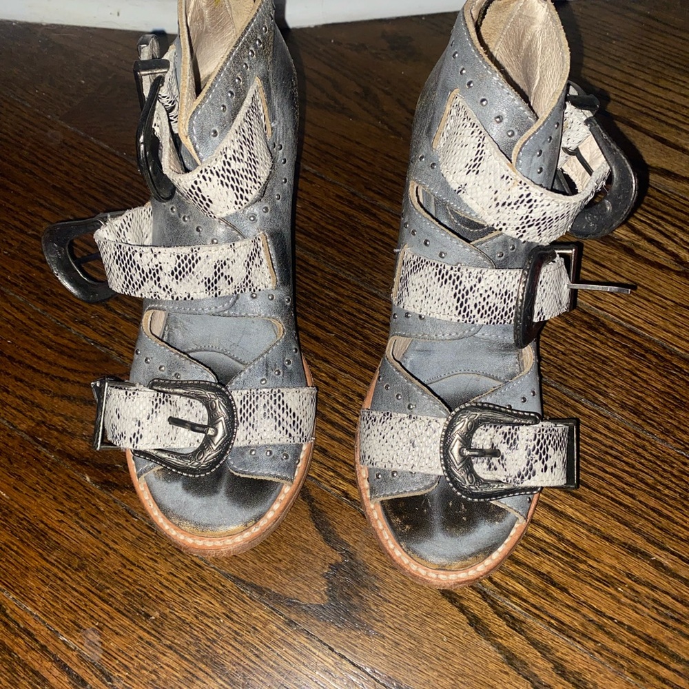 Freebird Gray and Cream Chunky Sandals
